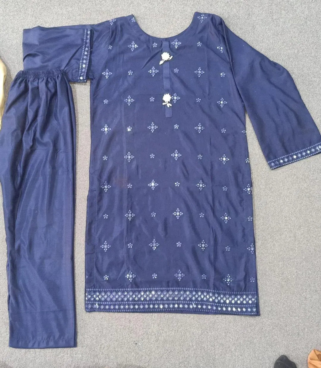 Elegant Three-Piece Women's Stitched Suit in Wool with Embroidered Design